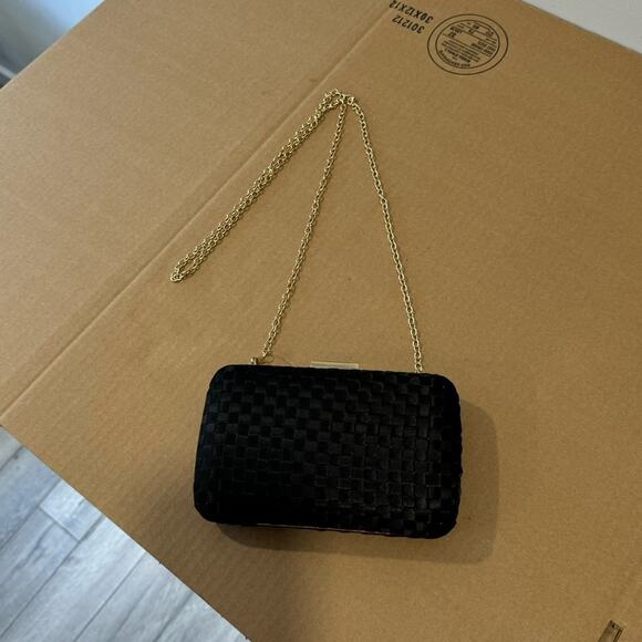 NWT Francesca’s Miami Woven Satin Clutch Crossbody Black Golden - Picture 1 of 10